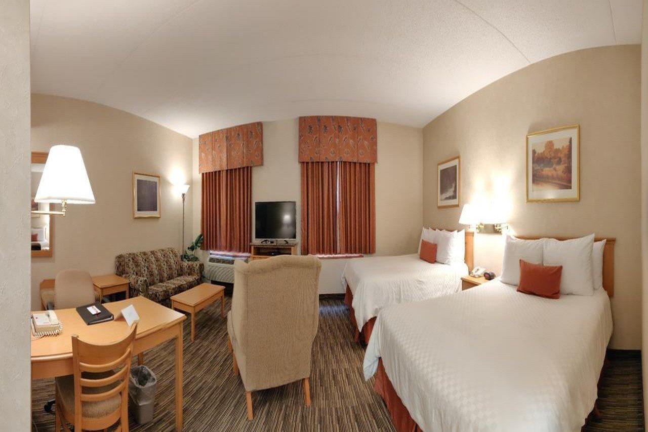 Humphry Inn And Suites Winnipeg Exterior photo