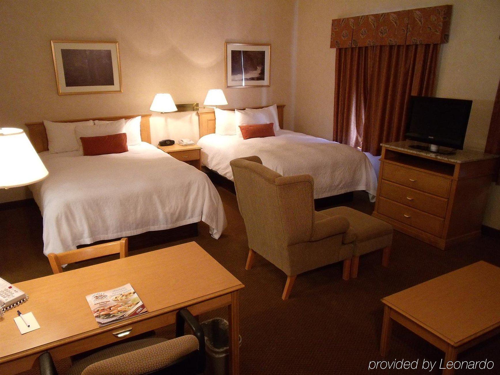Humphry Inn And Suites Winnipeg Room photo