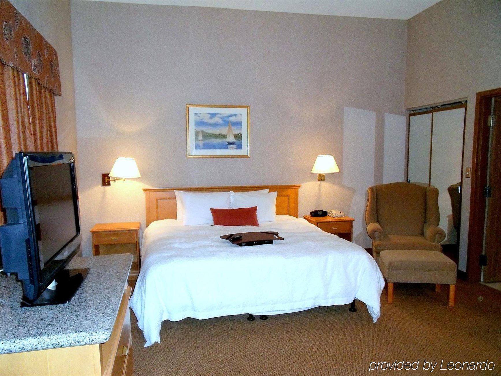 Humphry Inn And Suites Winnipeg Room photo