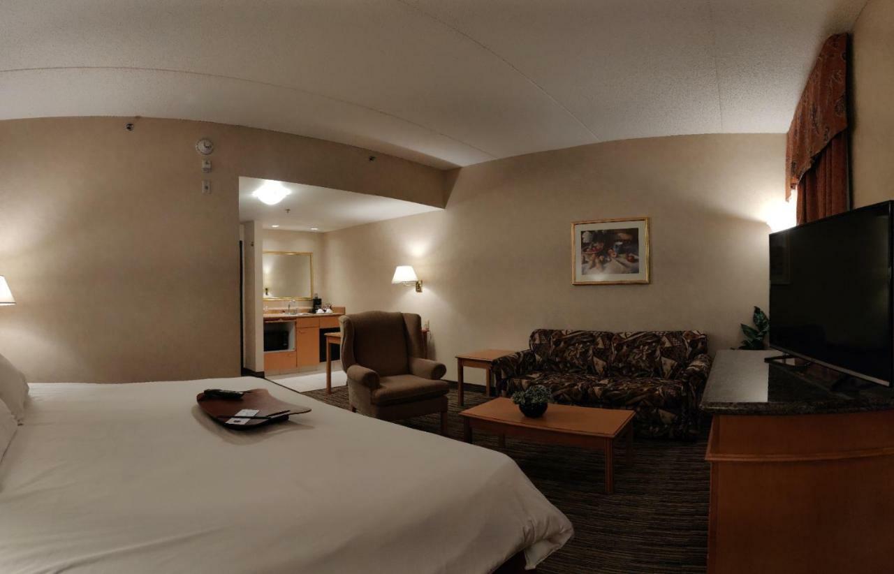 Humphry Inn And Suites Winnipeg Exterior photo