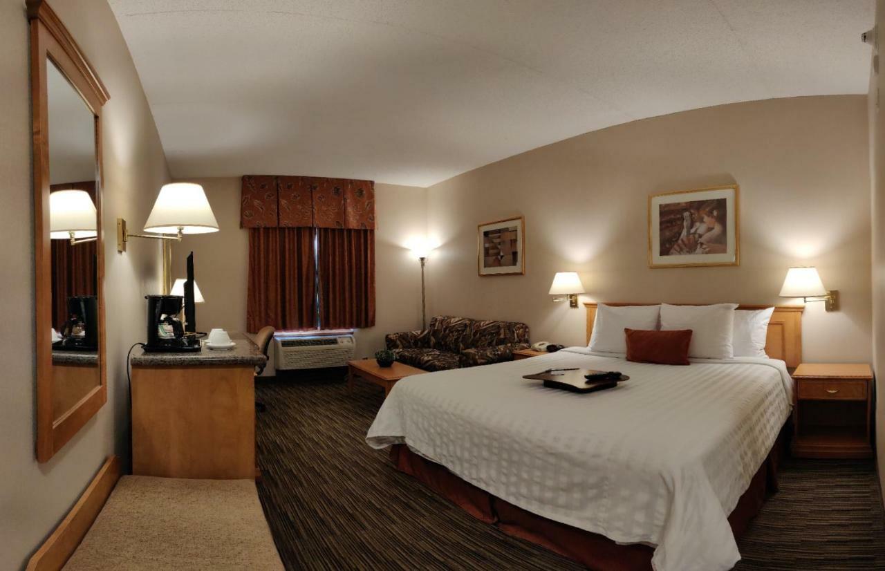 Humphry Inn And Suites Winnipeg Exterior photo