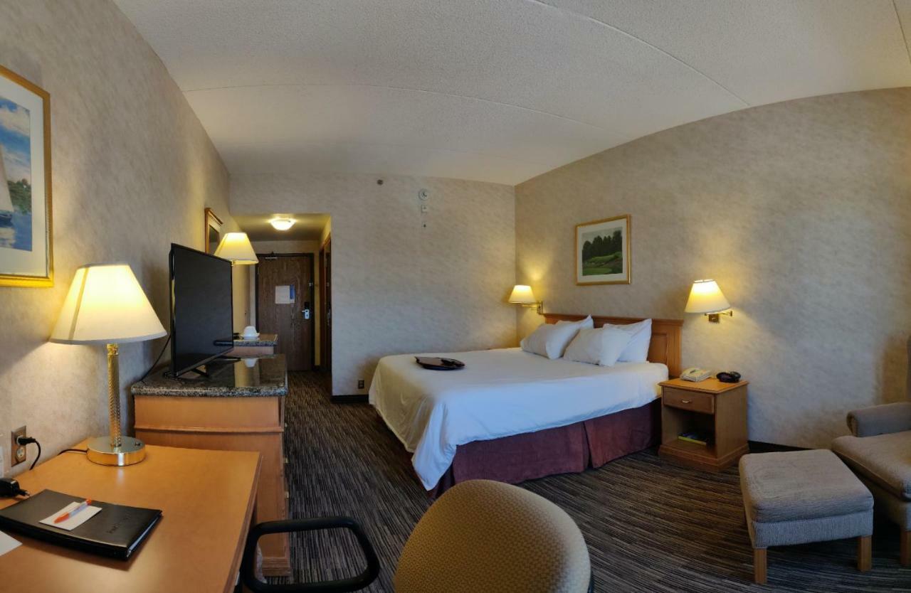 Humphry Inn And Suites Winnipeg Exterior photo